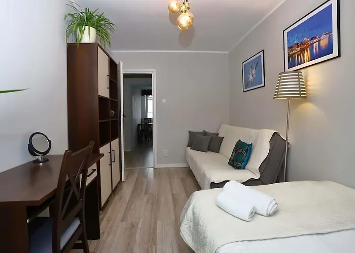 Samodzielne 3-pokojowe Mieszkanie Blisko Plazy Apartman