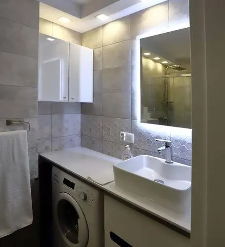 Samodzielne 3-pokojowe Mieszkanie Blisko Plazy Apartman *